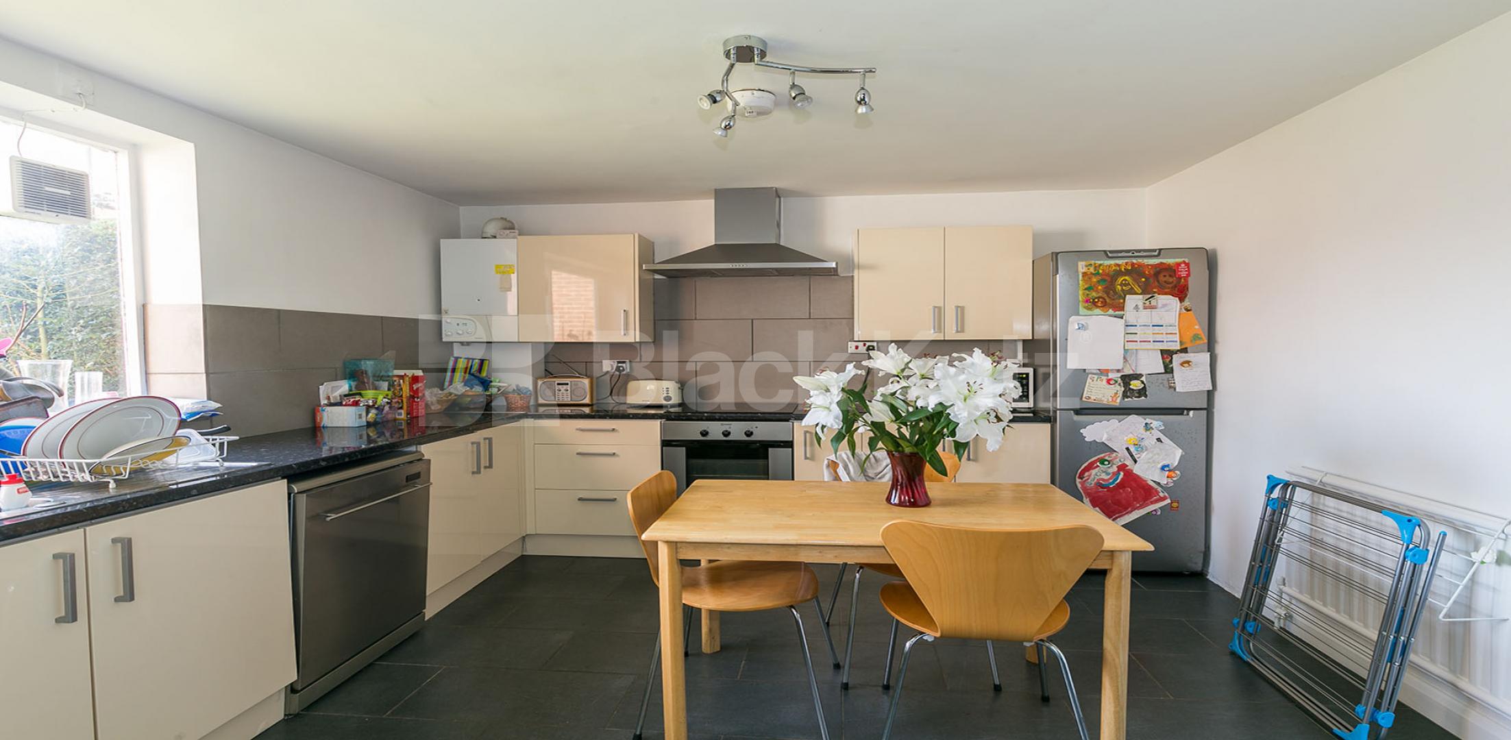 			New Instruction In Heart Of Crouch End !, 2 Bedroom, 1 bath, 1 reception Flat			 Waverley Road , Crouch End